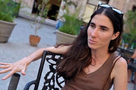 «Me resistí y pagué», cuenta la bloguera Yoani Sánchez