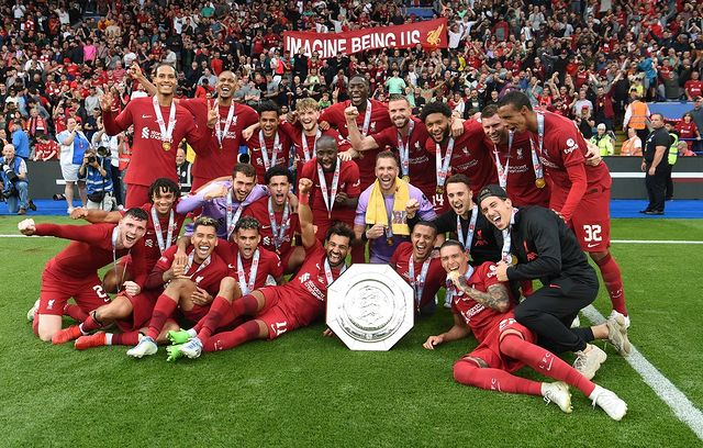 El delantero que renovó contrato en Liverpool y es competencia directa de Luis Díaz