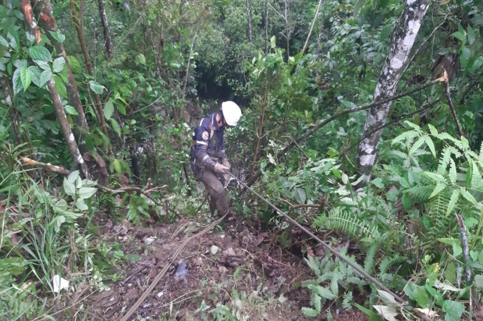 Tres personas murieron por la caída de un carro por un abismo en la vía Medellín – Bogotá