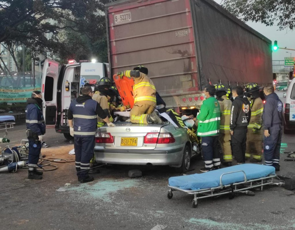 Accidente de tránsito en la calle 127 deja dos personas heridas en Bogotá