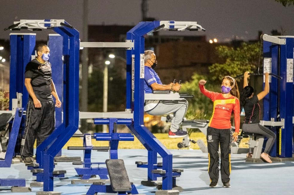 ¡A ejercitarse! Regresan los gimnasios nocturnos a los parques de Bogotá