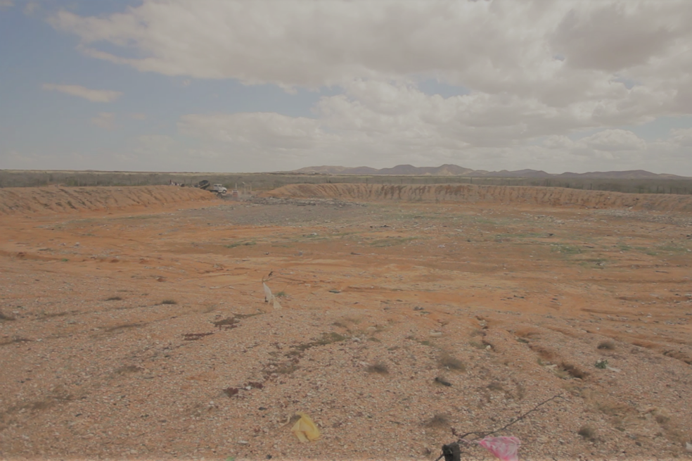 La campaña Suma Tus Manos, es la primera fase de la alianza “Hilos que unen tu corazón por una Guajira sostenible”, encabezada por el hotel Waya Guajira, Servientrega y Pavimentos de Colombia. El proyecto también contó con el apoyo de otras entidades como: Asociación de Hospedajes y Restaurantes del Cabo, ACDI VOCA, USAID, Schneider Electric, Cemex, Industrias Asfálticas, Fundación Grupo Familia, Prabyc, Efecty, Interaseo, Andesco, Enel, Fundación Prabyc, y Pacto Global red Colombia.