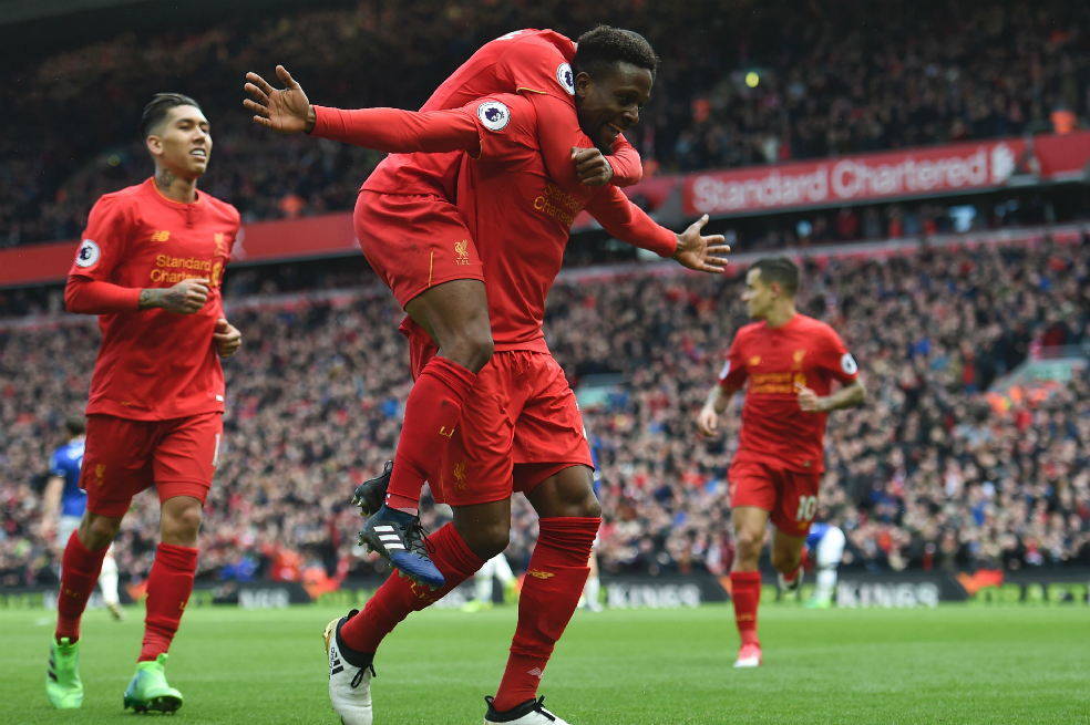 El Liverpool gana el derbi al Everton con tres cañonazos
