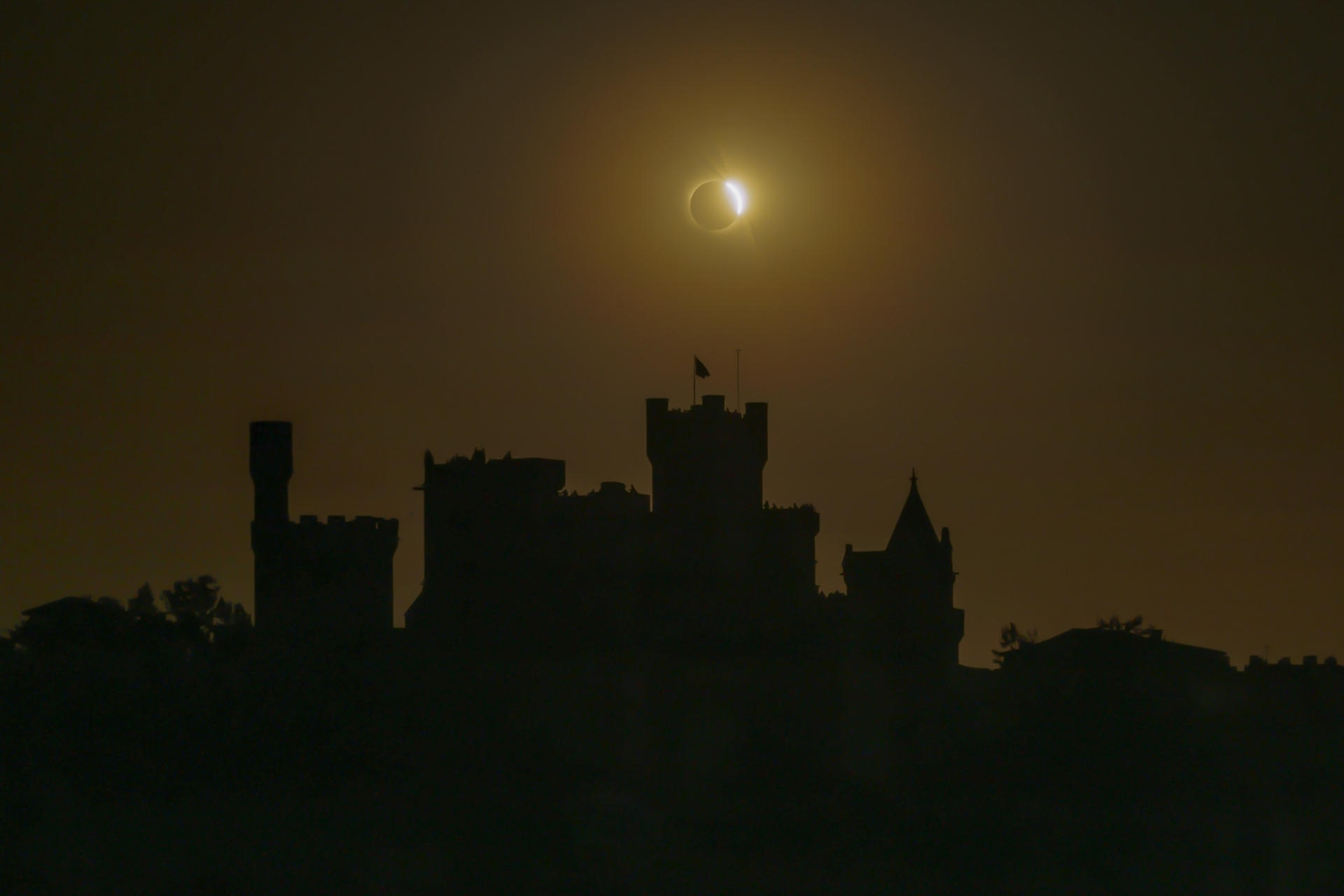 Así capturó un satélite el eclipse solar desde el espacio