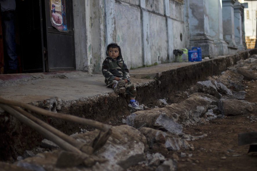 Guatemala creará comité de reconstrucción tras devastador terremoto