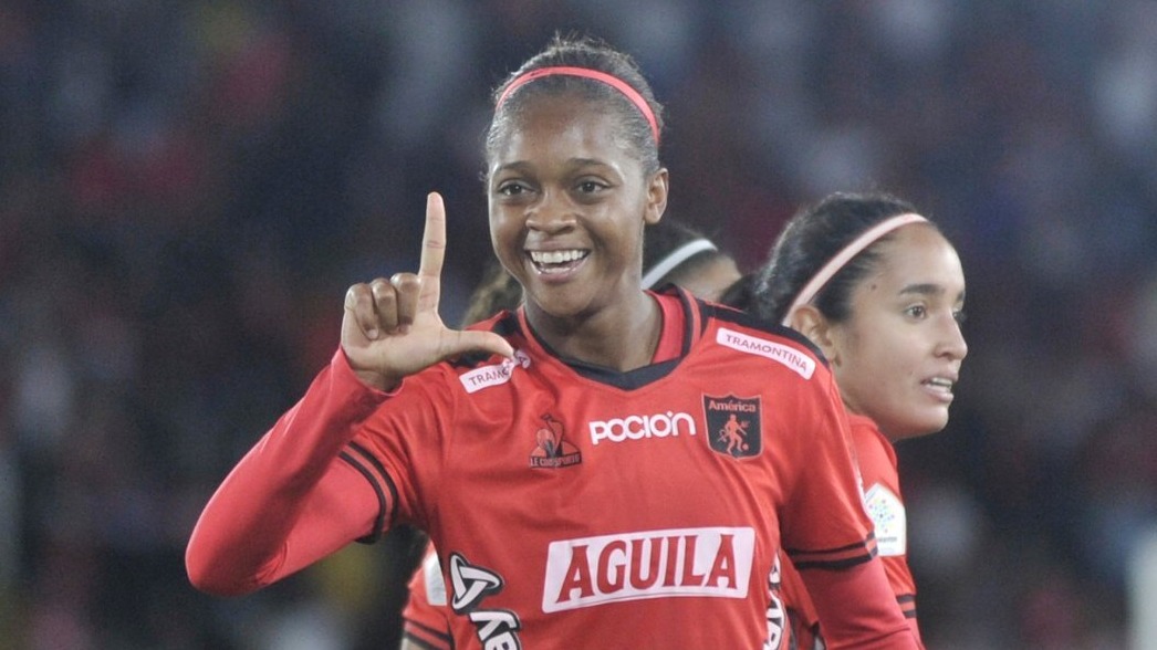 María Córdoba, jugadora de América de Cali, festeja su gol ante Millonarios en El Campín.