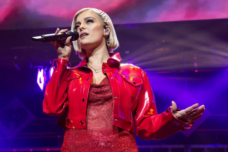 A Bebe Rexha nadie la quiere vestir para los premios Grammy 2019