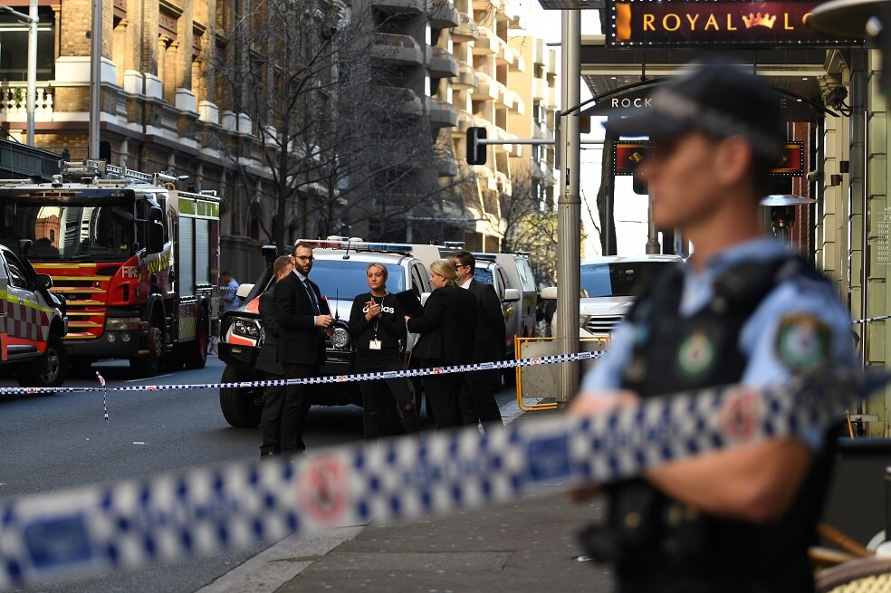 Hombre causa pánico en el centro de Sidney al atacar con cuchillo a transeúntes