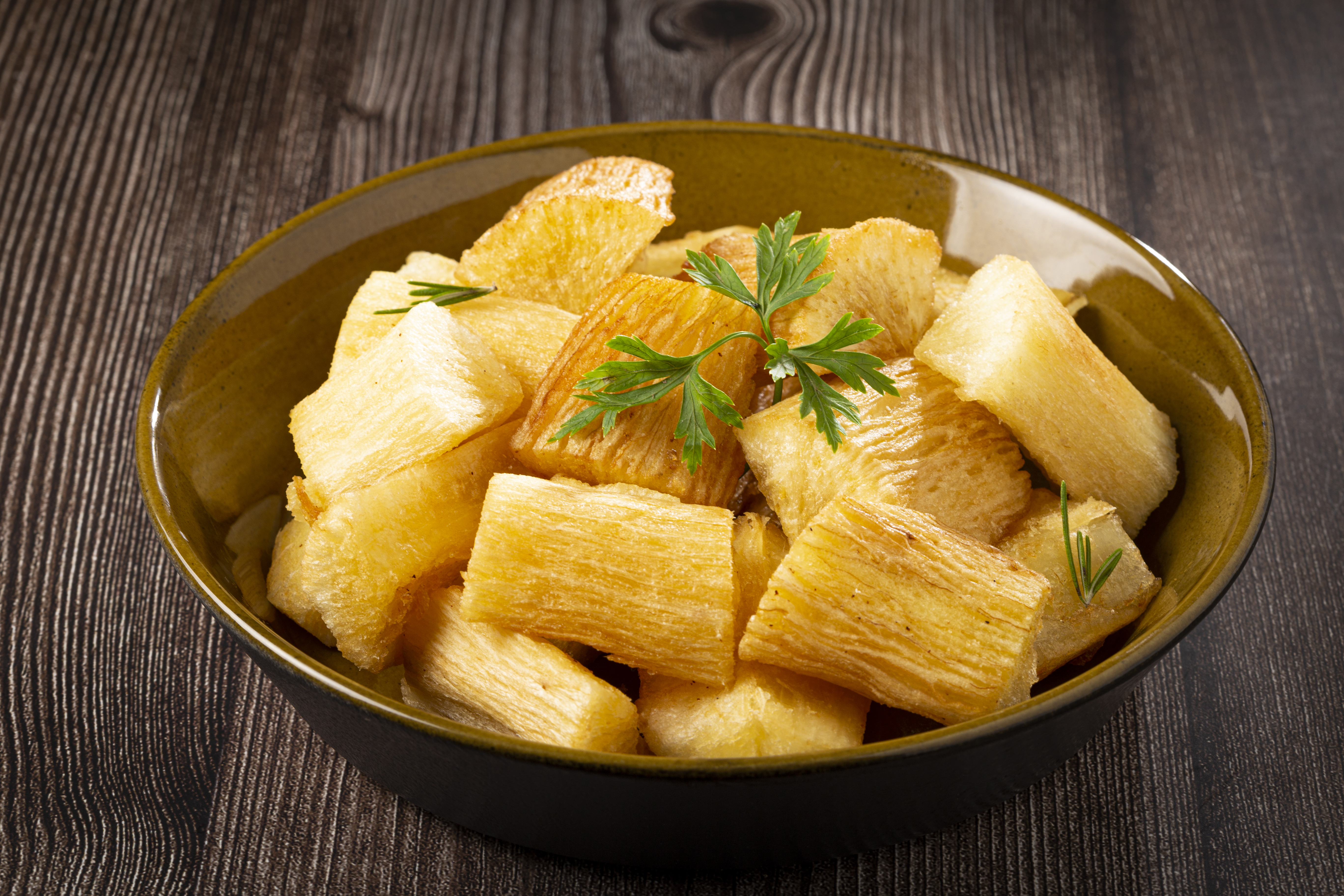 ¿Yuca al ajillo? Sí, nosotros te damos la receta