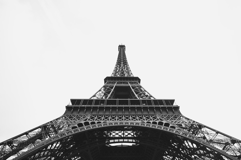 Se subastará un tramo de las escaleras originales de la torre Eiffel