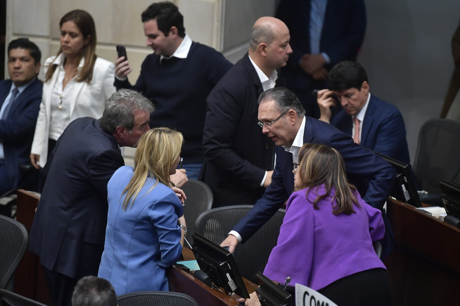 Las bancadas se reúnen para definir su postura antes del debate de reforma pensional