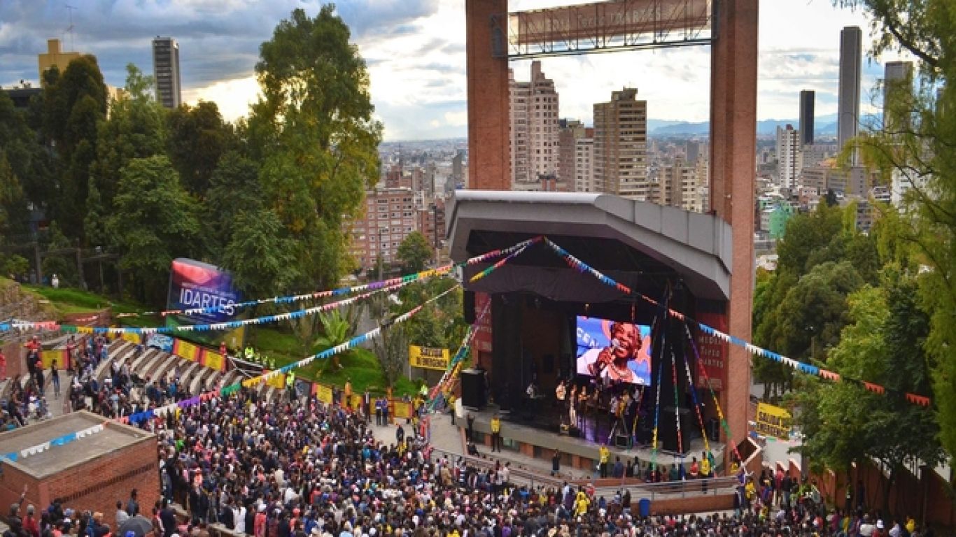 El próximo domingo 8 de septiembre se celebrará elTortazo de Amor y Amistaden el Teatro al Aire Libre la Media Torta.