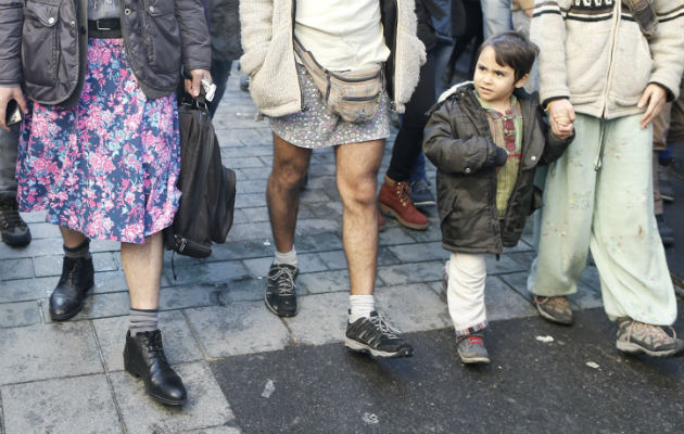 Hombres con minifalda protestan contra la violencia machista en Turquía