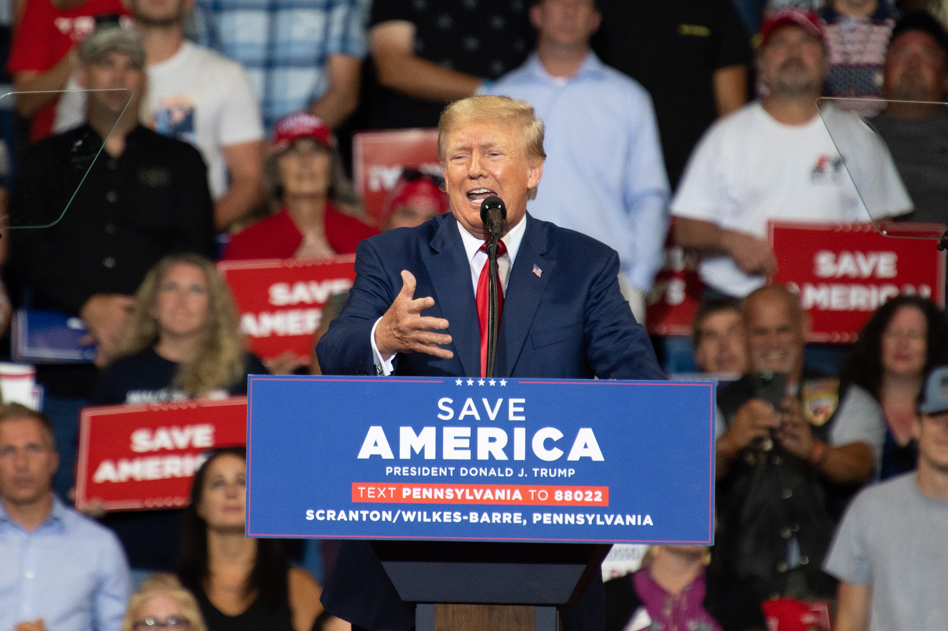 “No seré silenciado”: Trump arremete contra Biden y FBI tras redada en Mar-a-Lago