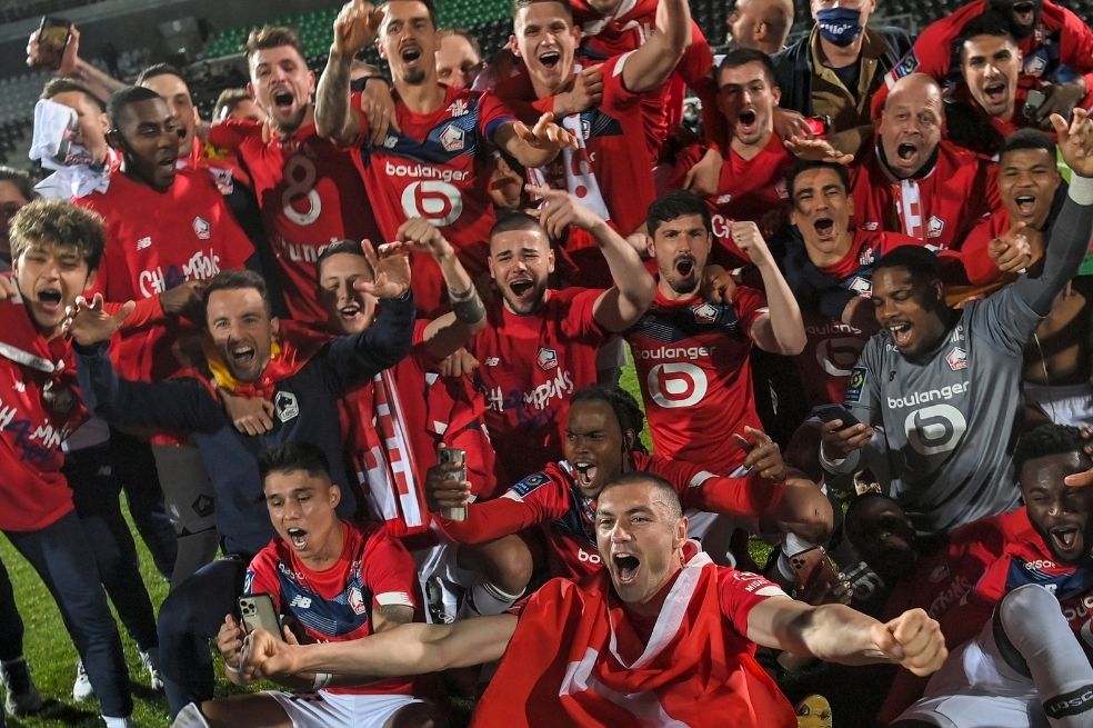 Ahora, en 2021, Lille, equipo modesto que ya había sido campeón con un Eden Hazard bastante joven en 2011, antes de la llegada de PSG, volvió a repetir la historia de sus predecesores y derrotó en la liga a un PSG plagado de estrellas.