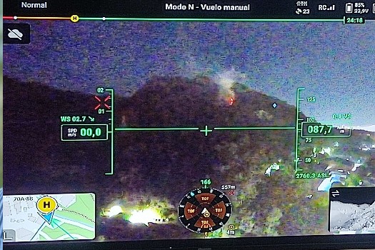Mediante un sobrevuelo con dron de los Bomberos de Bogotá se pudo evidenciar que el foco Sur-Oriental se logró extinguir en un 95% durante la noche.