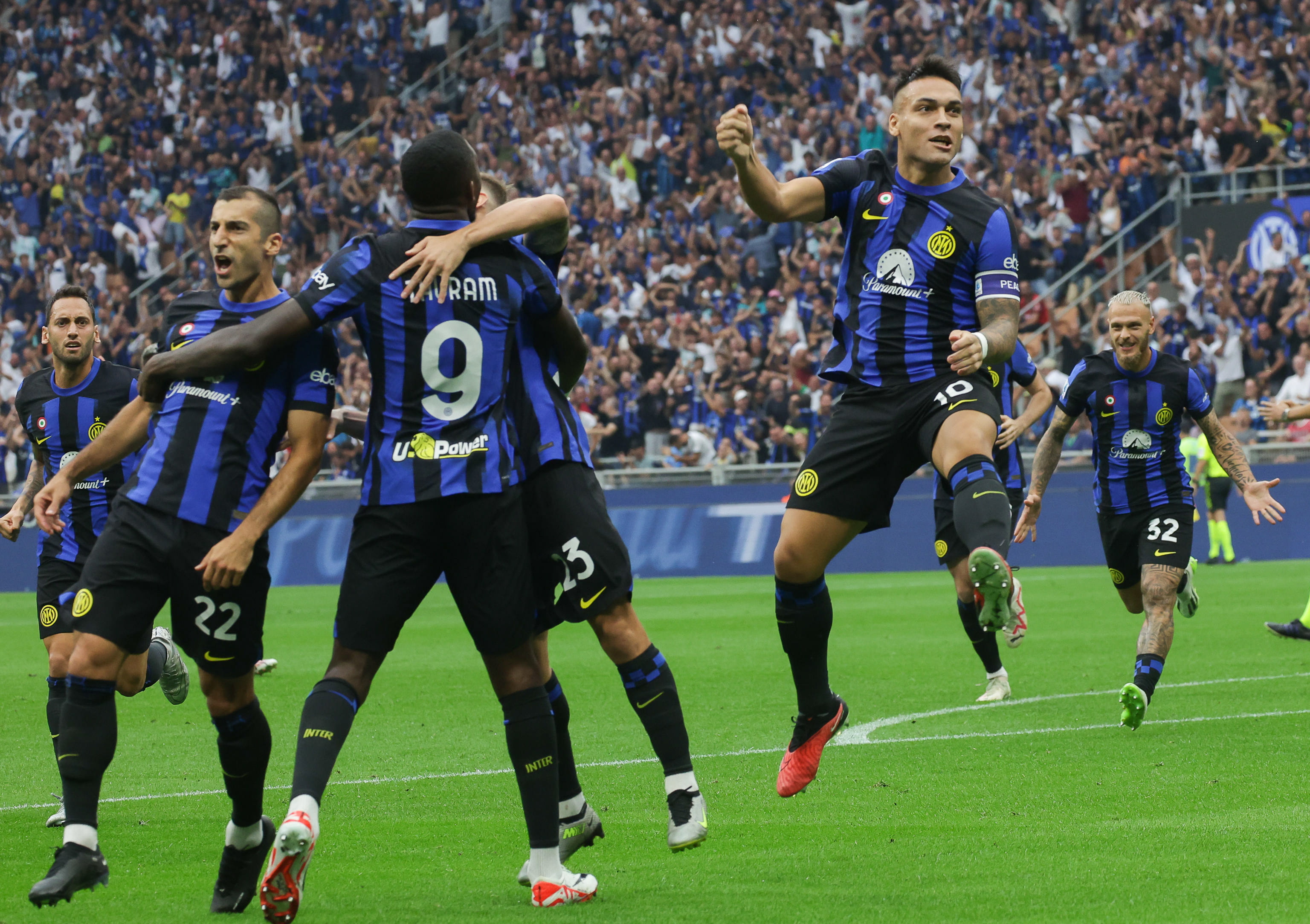 Inter goleó a Milan y tomó el mando de la Serie A