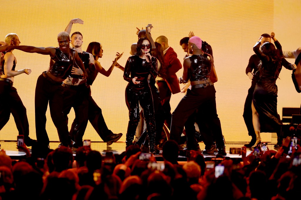Rosalía durante la gala de los Premios Latin Grammys.