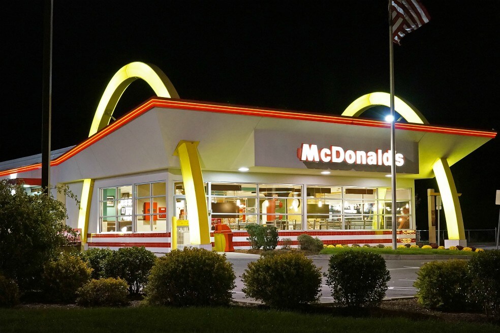 La cadena de restaurantes usa, diariamente, 1,8 millones de pitillos en Reino Unido.