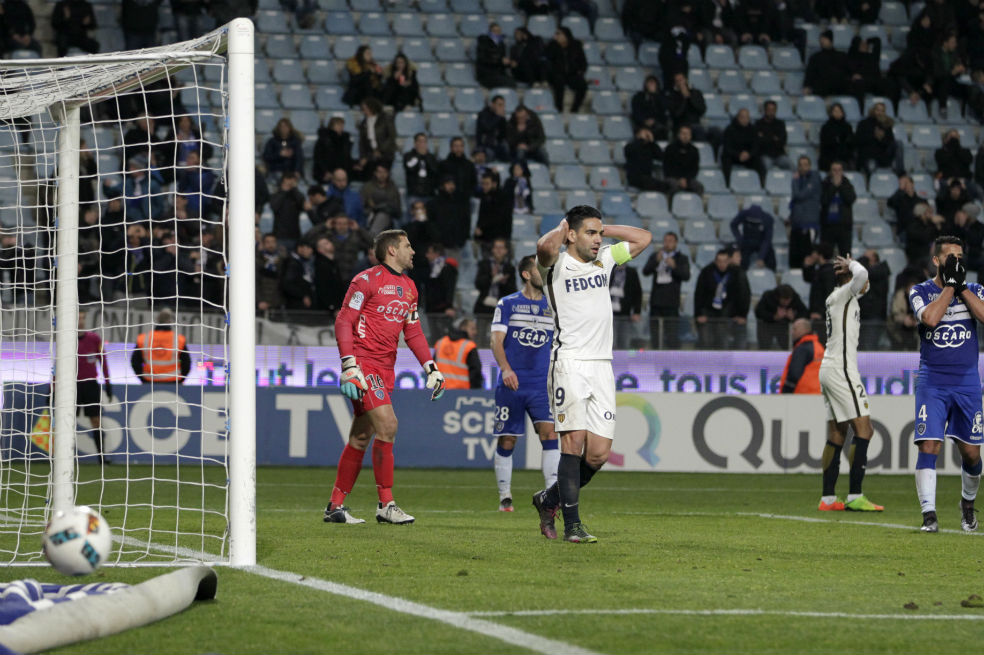 Falcao jugó los 90 minutos en el empate entre Mónaco y Bastia.  / AFP