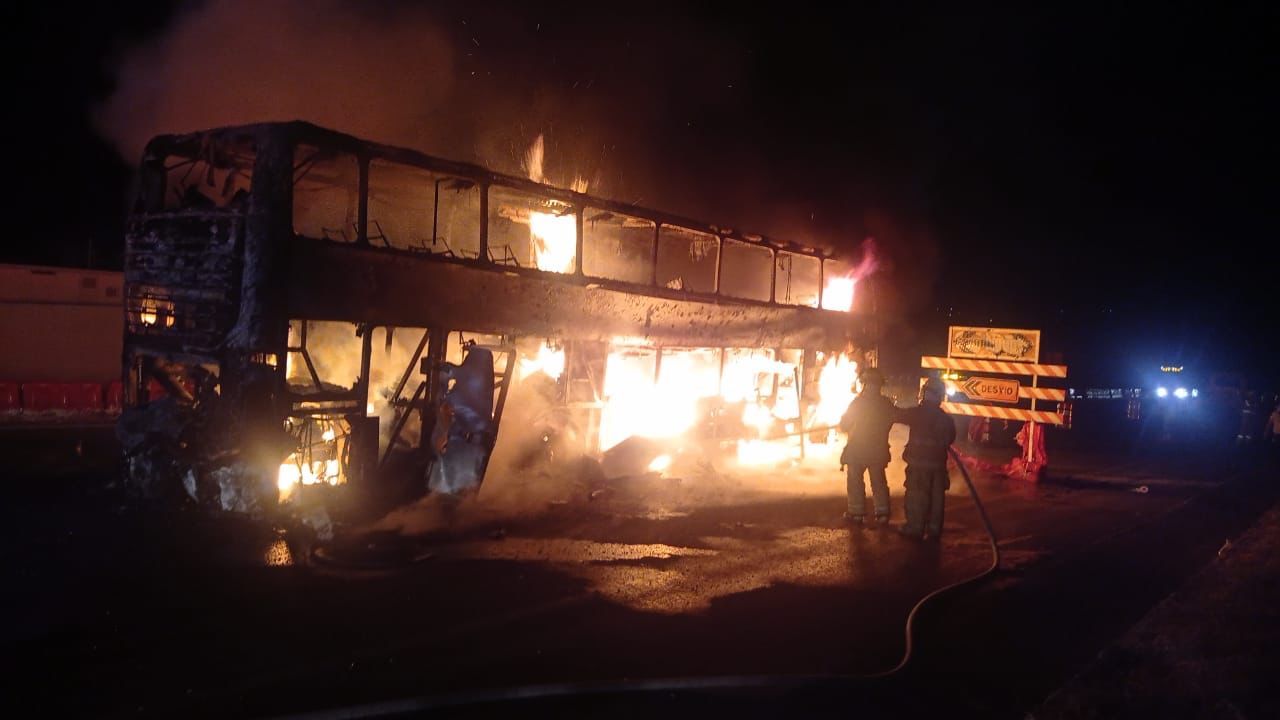 Un bus que iba de Bogotá a Cali se incendió en la vía a Girardot