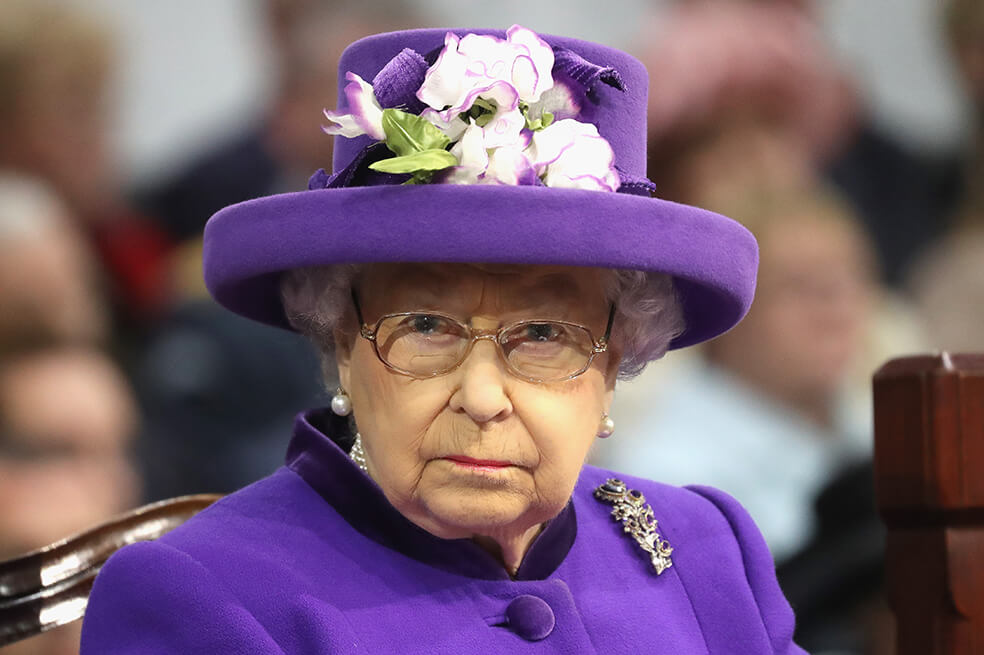 ¿Qué puede hacer la reina Isabel II ante la petición de suspender el Parlamento?