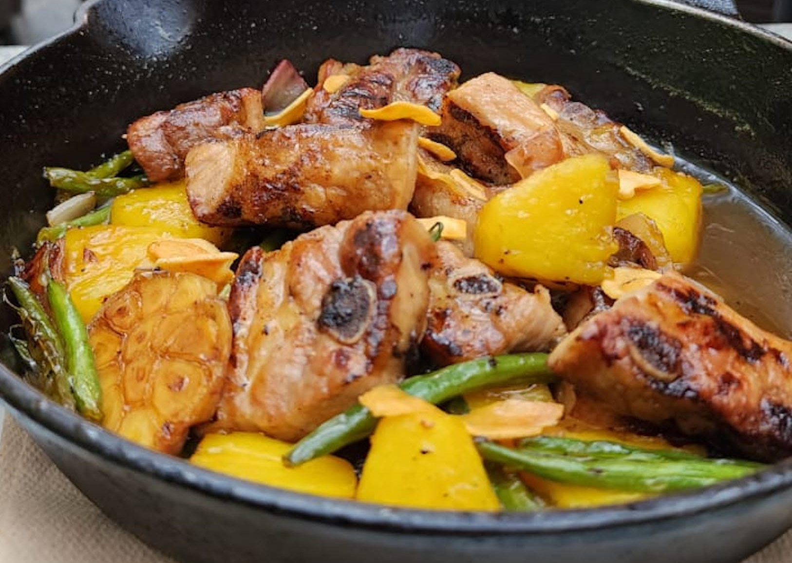 Receta para preparar costillas de cerdo con piña asada