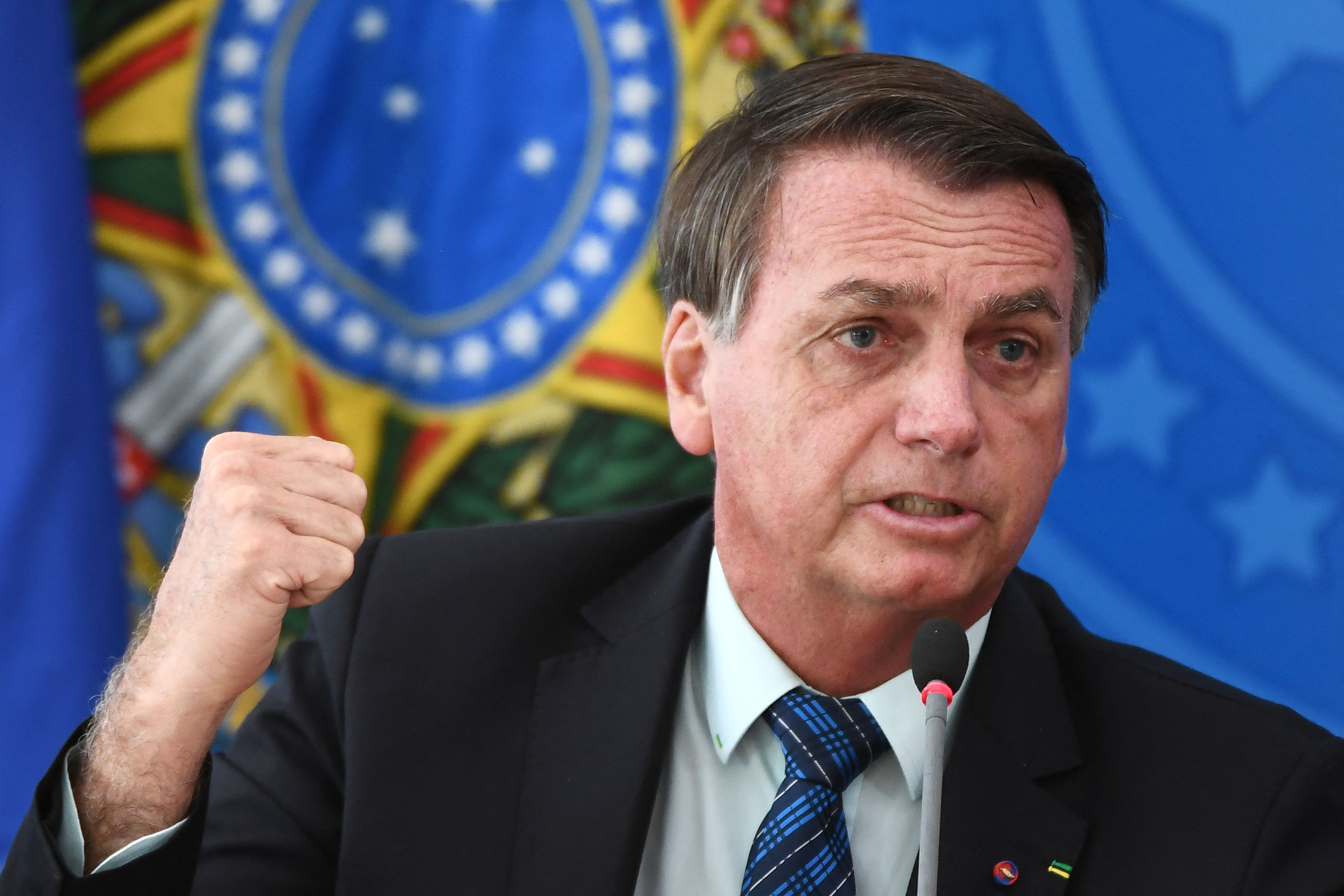 “Dejen de lloriquear”: Bolsonaro tras registro récord de muertes por coronavirus en Brasil