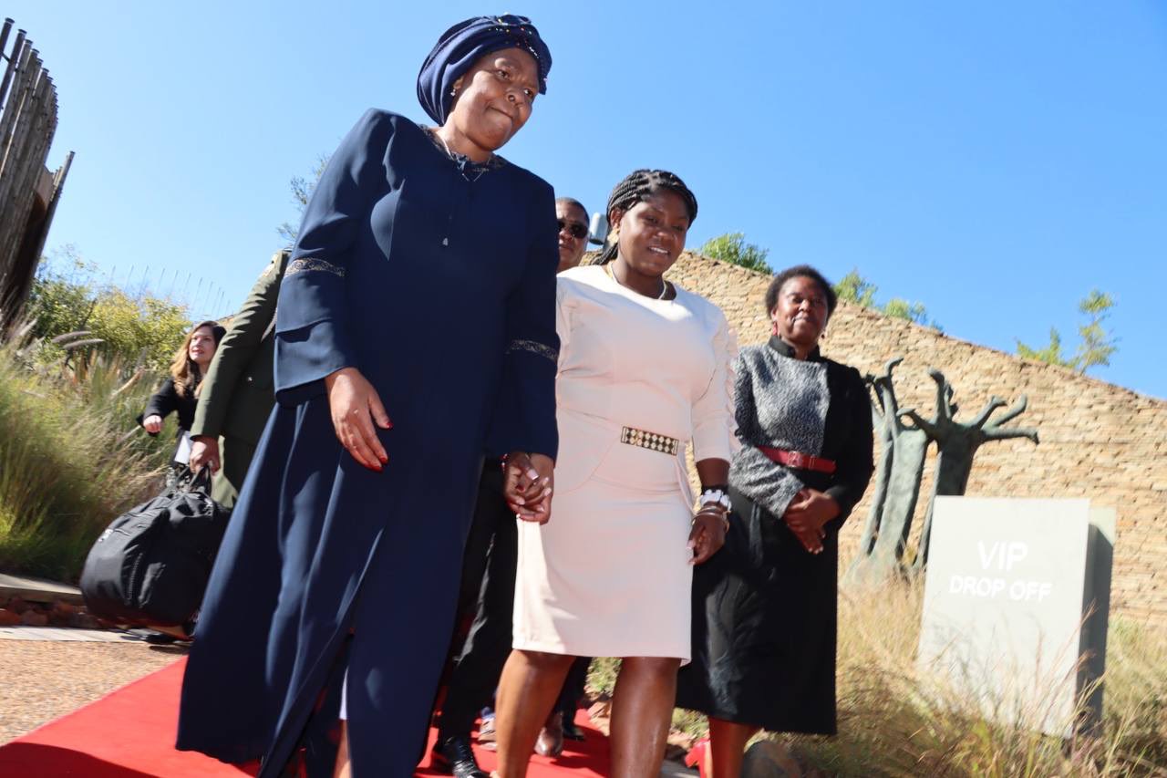 Su primer acto en dicha nación fue una visita al emblemático Freedom Park, en Pretoria, una de las capitales de ese país.