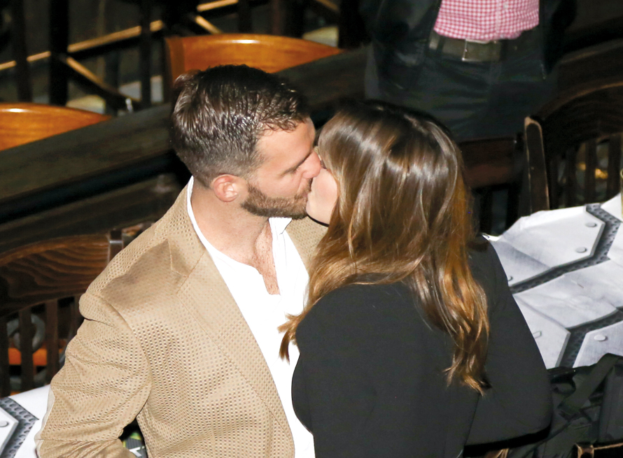 Paulina Vega y Andrés Becker: El beso delator