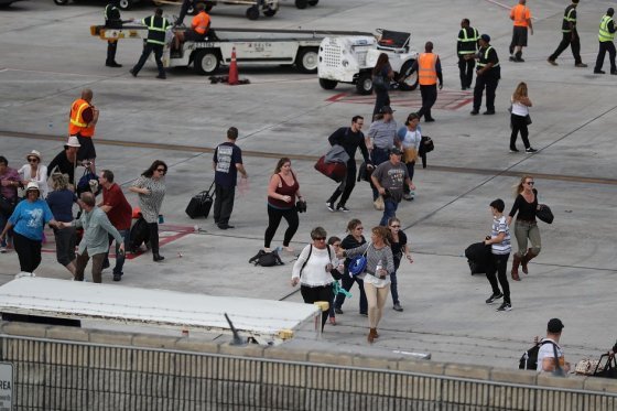Reabre el aeropuerto de Florida tras tiroteo que dejó cinco muertos