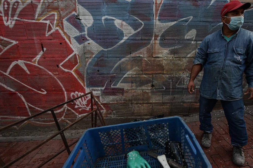 Si su compra será de pescado seco, este debe tener una consistencia firme y un color amarillo uniforme, sin manchas rojizas o verdosas.