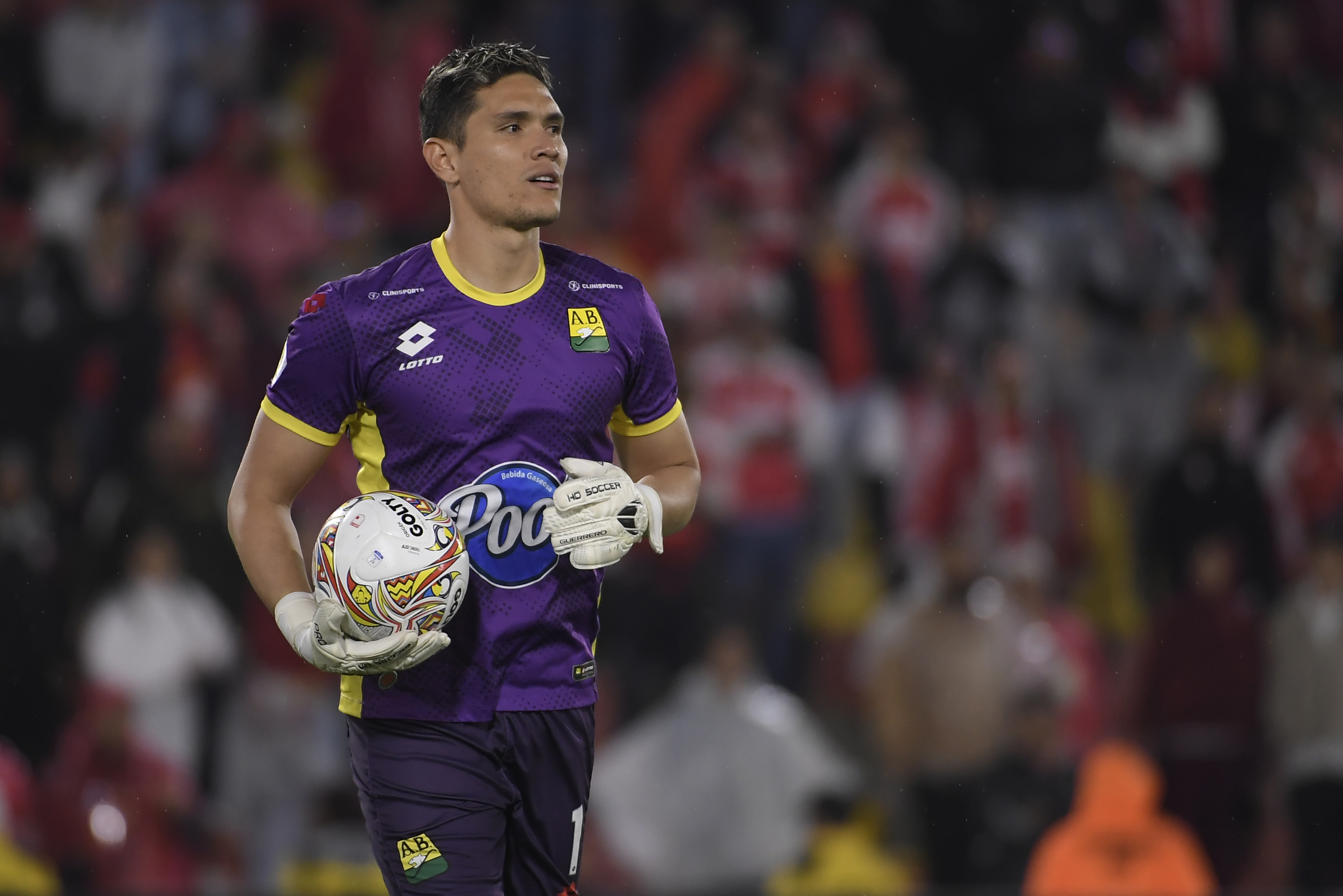 Futbolista colombiano que juega como guardameta del Bucaramanga, en el partido ante Santa Fe por la cuarta fecha de la Liga Betplay 2024-I.