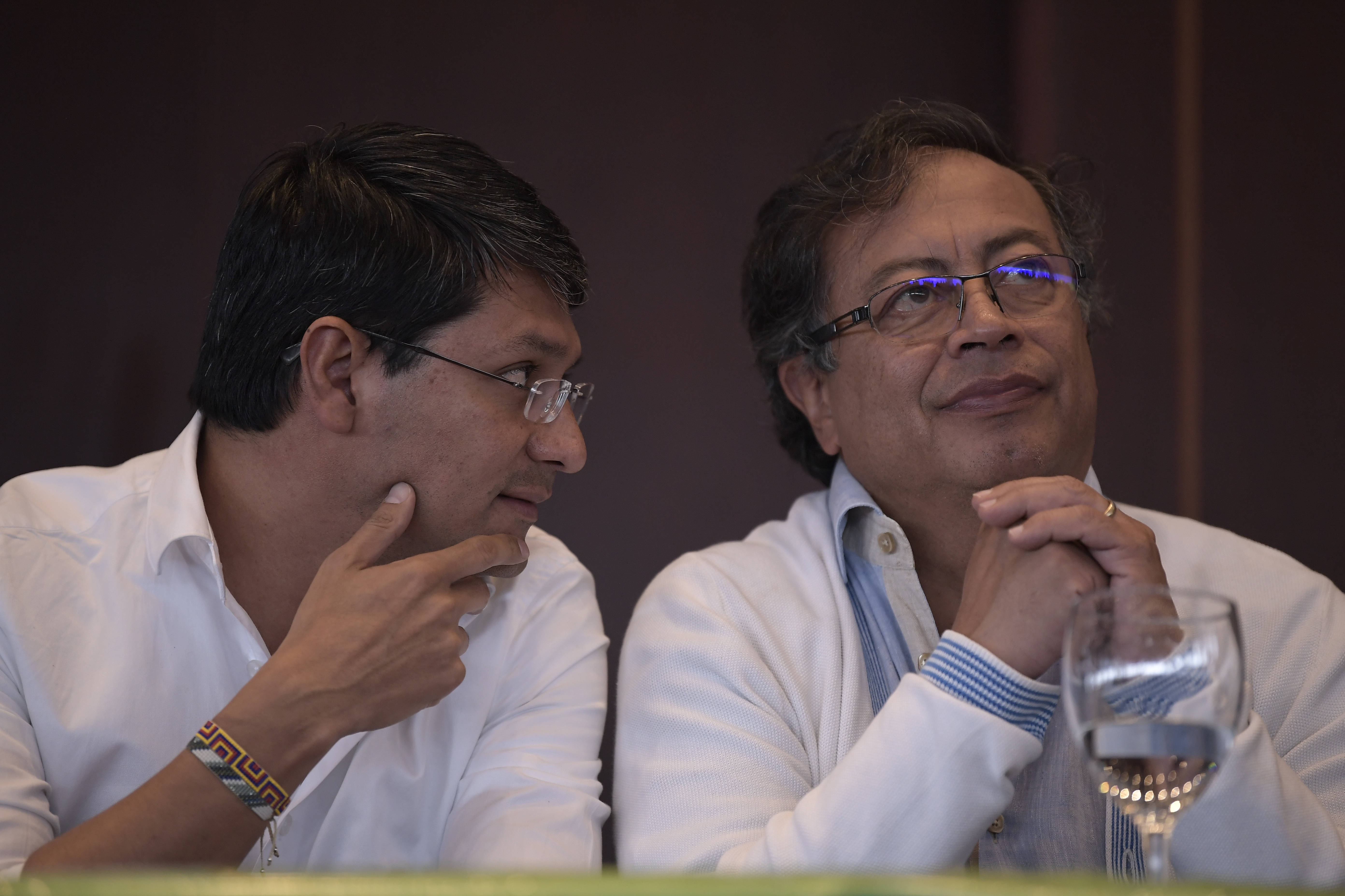 Rechazo y división por inclusión de Camilo Romero en encuesta del Pacto Histórico