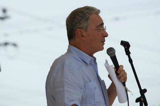 Propuesta del Gobierno frente a la paz es un golpe de Estado al pueblo: Uribe a De la Calle