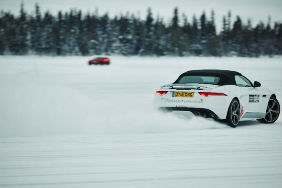 Así será la aventura de conducir un Jaguar o un Land Rover en el Ártico