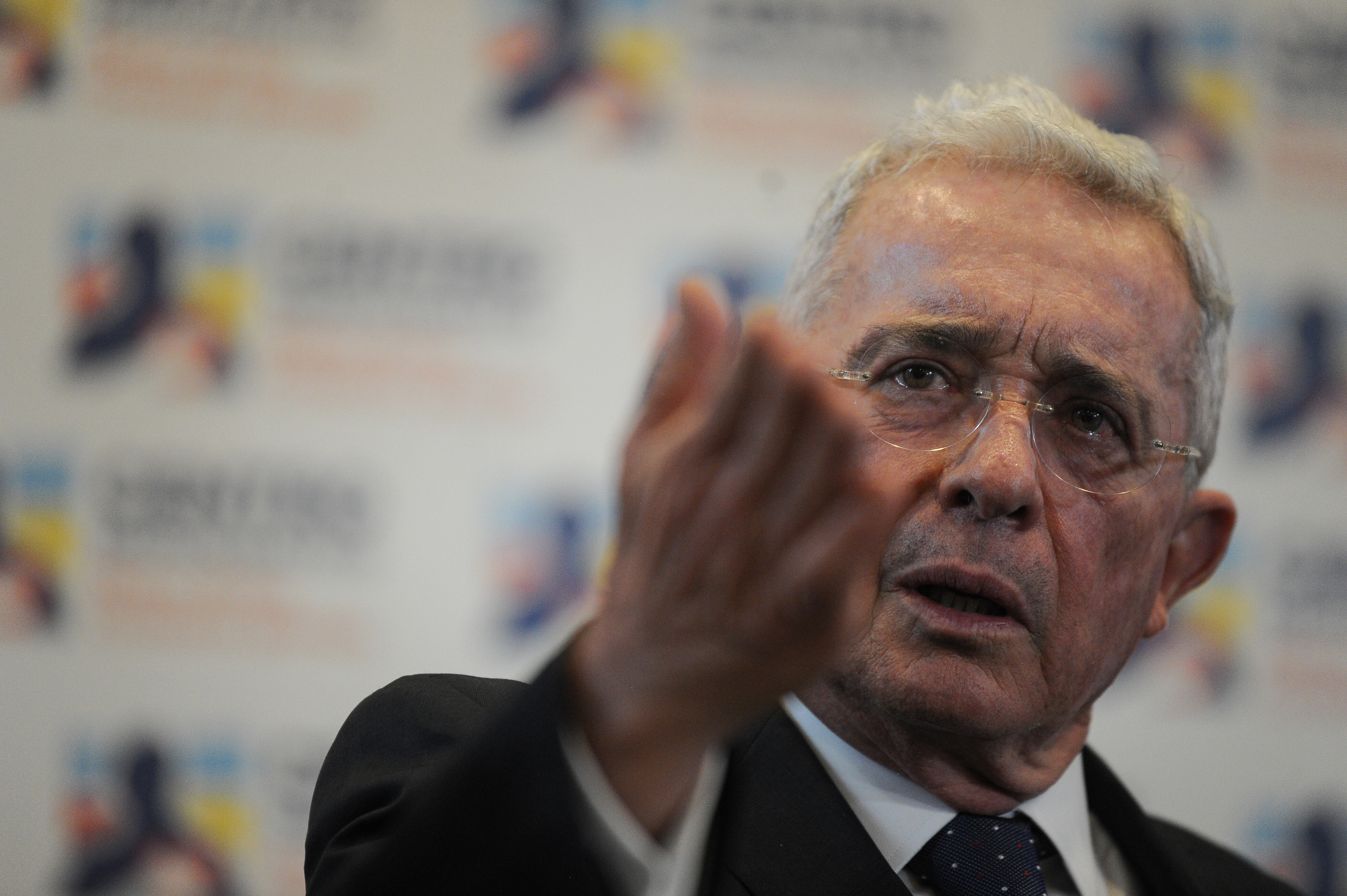 Centro Democrático señala supuesto plan contra Uribe luego de la llegada de Mancuso