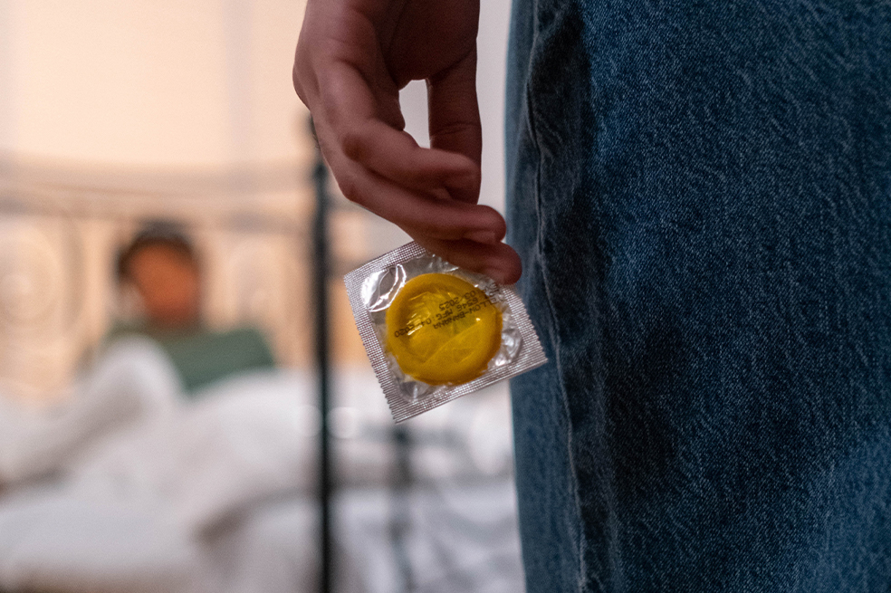 ¿Hay gente que lava y reutiliza los condones? Sí y estos son los riesgos