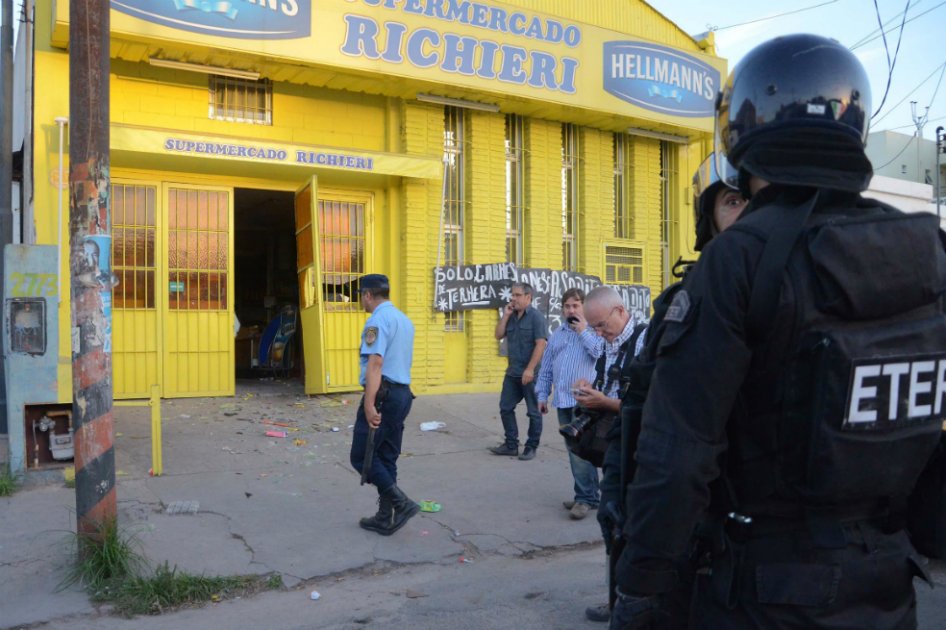 Reclamos salariales de policías se extienden en Argentina