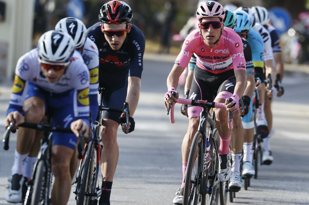 ¿Qué ciclista colombiano ganó el Giro de Italia en 2014 y la Vuelta a España en 2016?