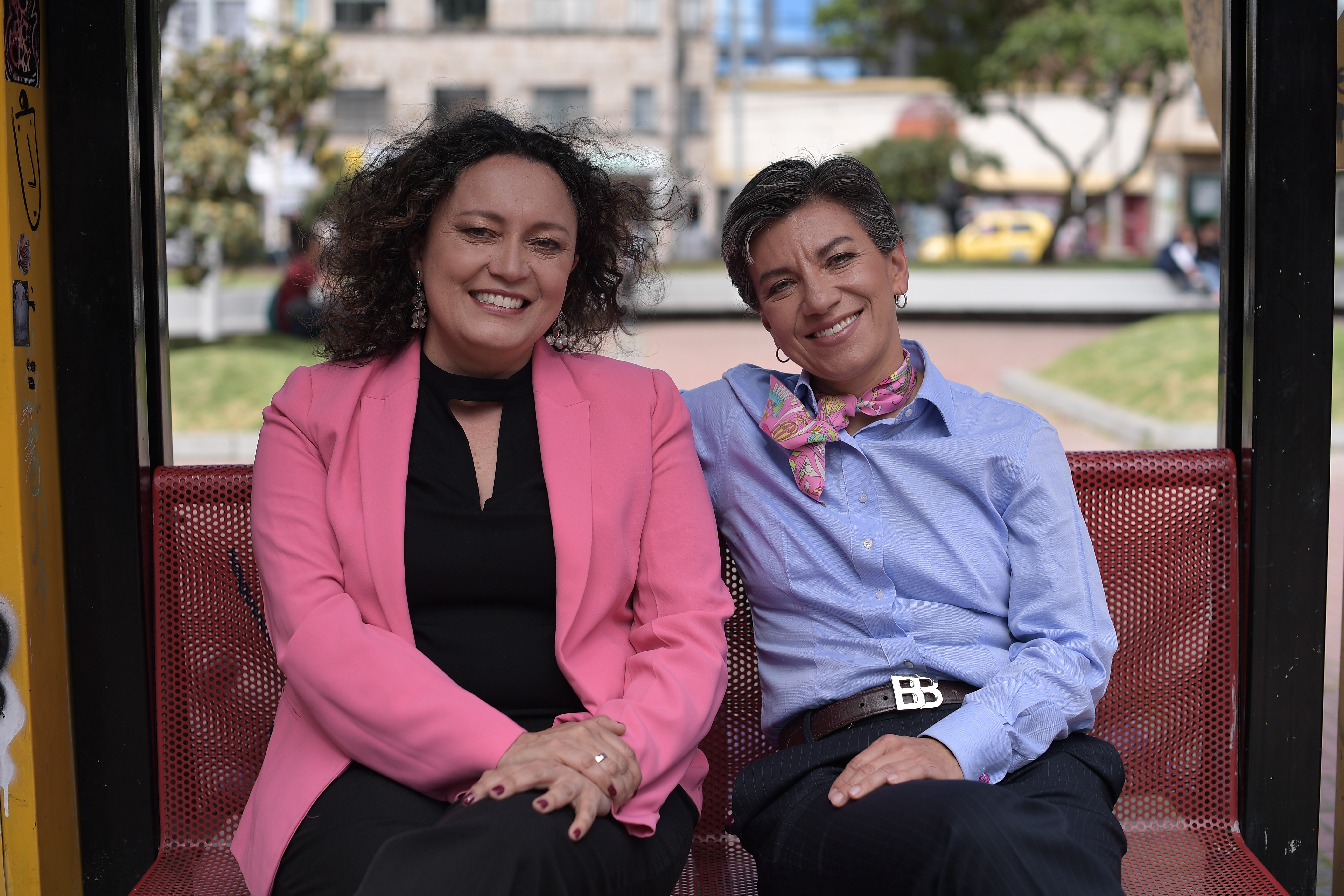 Angélica Lozano Correa, Senadora por el partido Verde junto a su esposa Claudia Nayibe López, alcaldesa electa para Bogotá 2020 (izq-der).