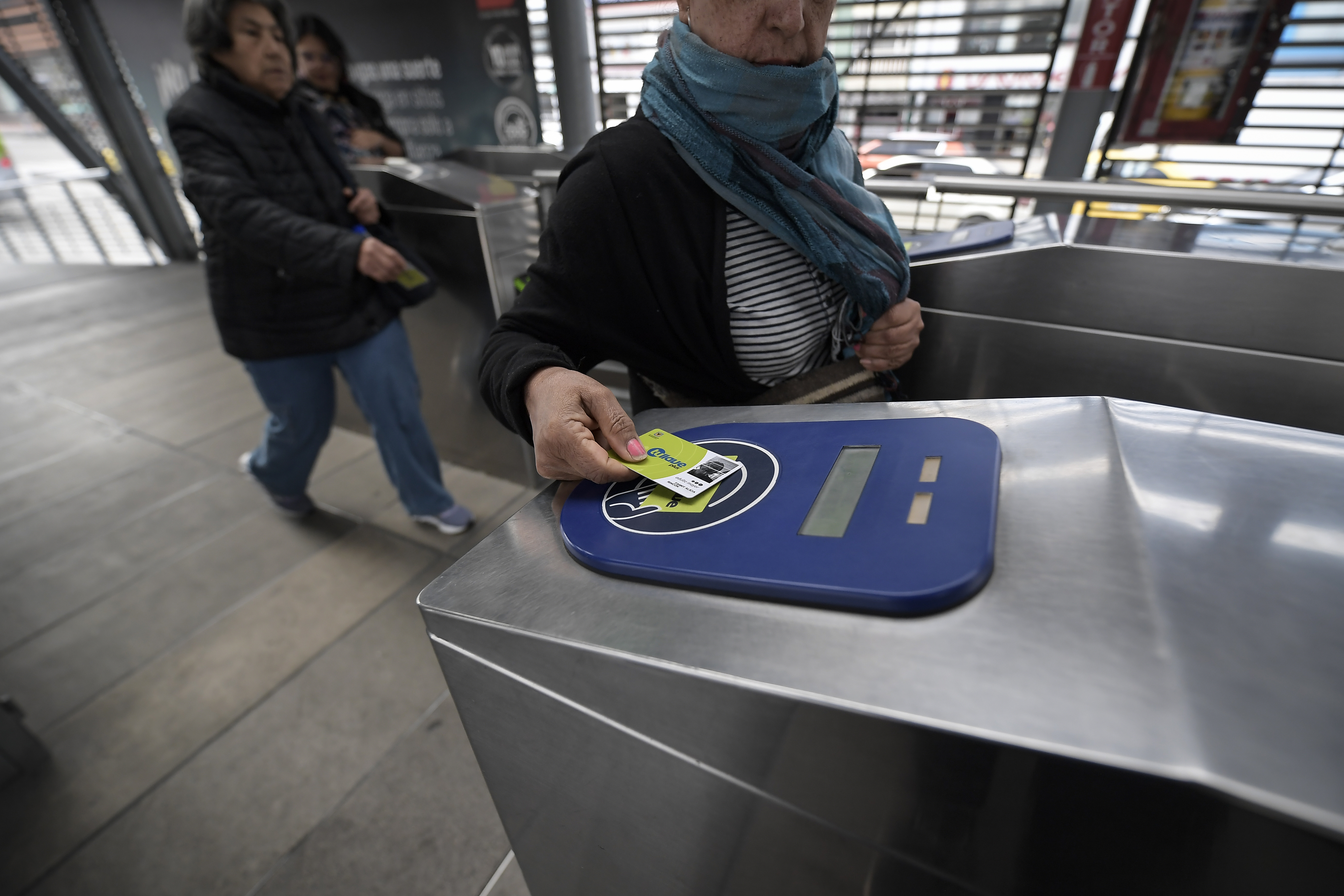 ¿Cuántos transbordos puede hacer en Transmilenio y SITP? ¿Sirve pagar con debito?