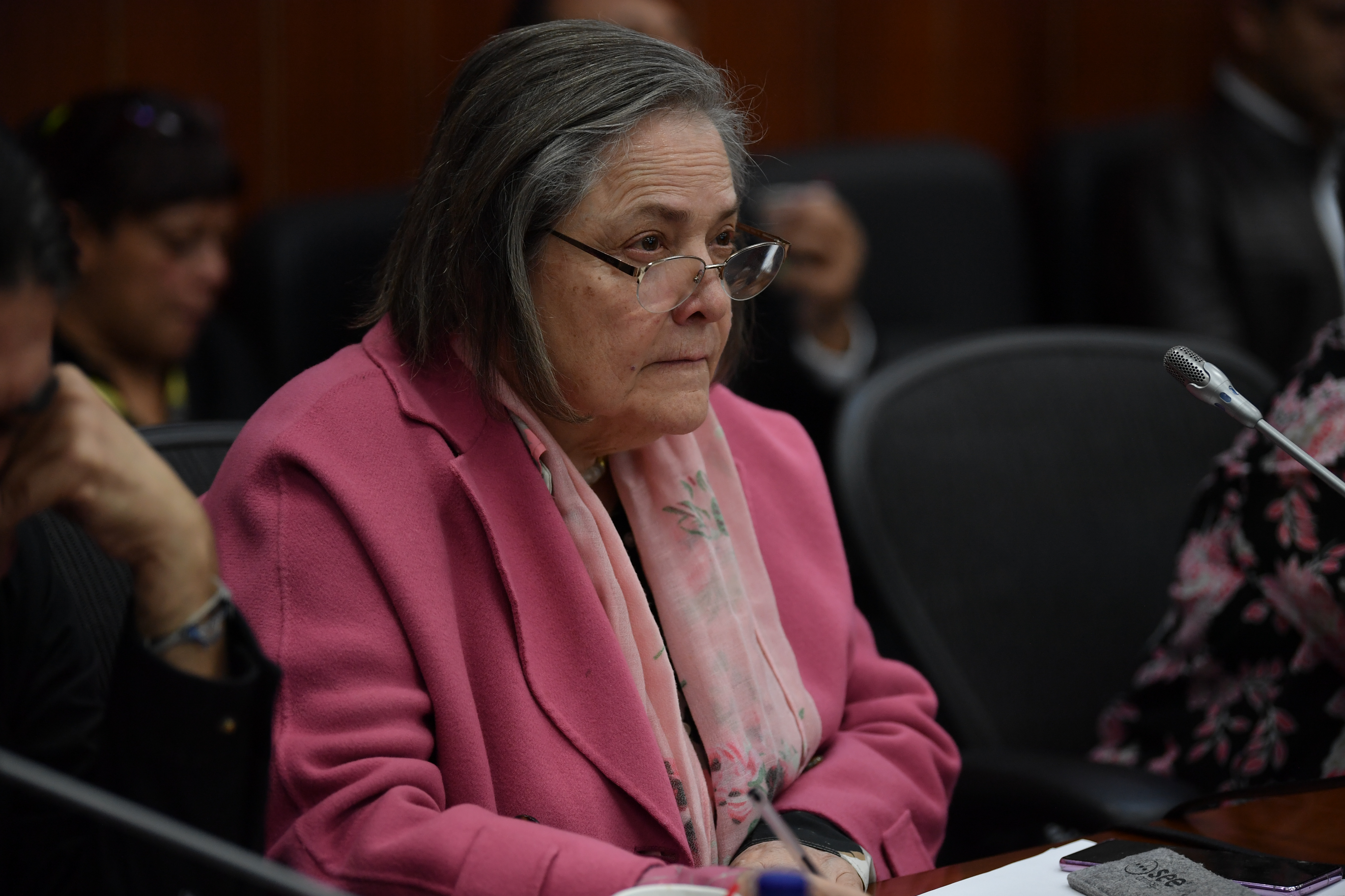 Clara López pide no comparar “chuzadas de una sirvienta con las de la Corte”