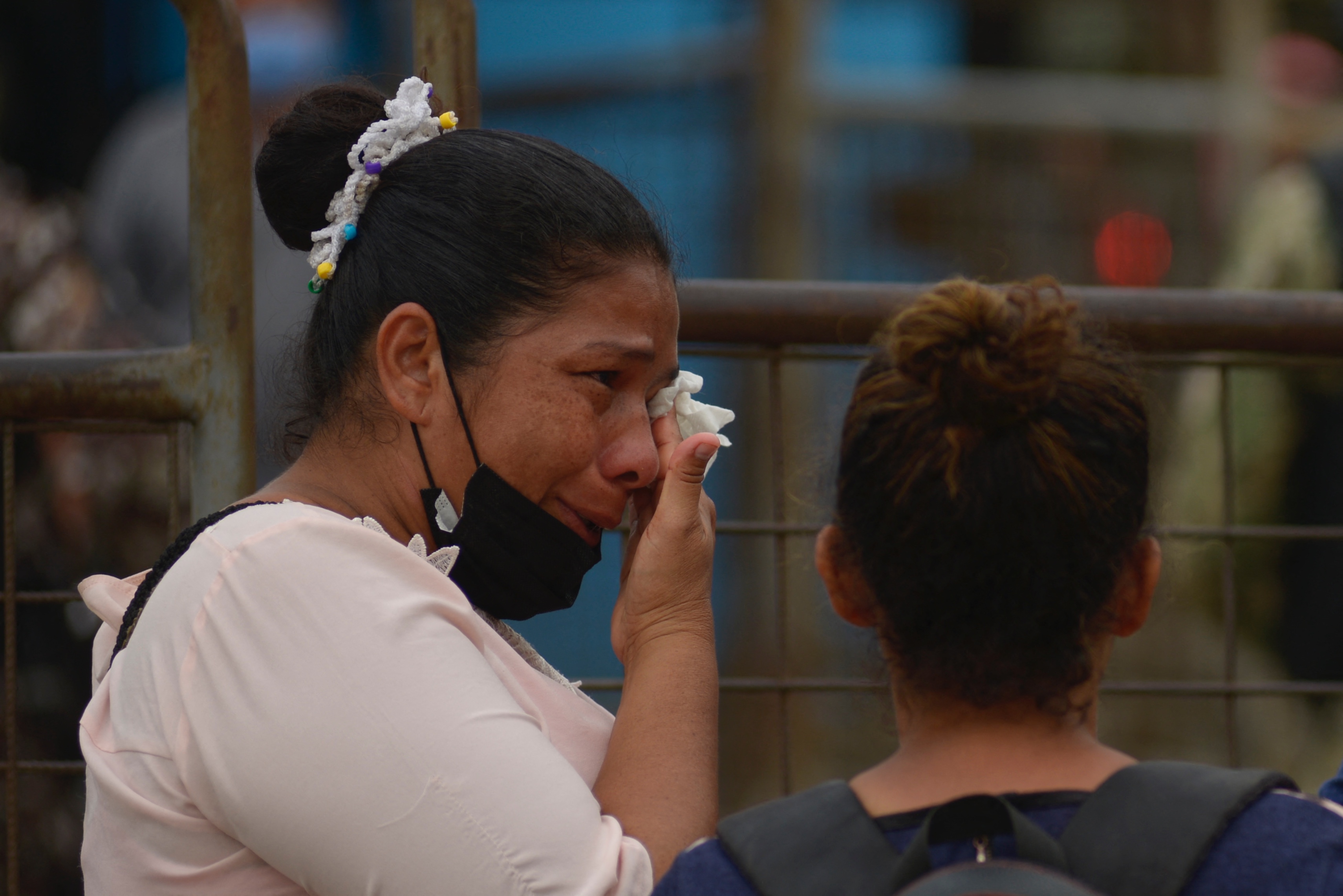 Crisis carcelaria en Ecuador: familiares de presos buscan respuestas