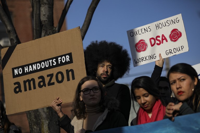 Aumento en el costo de vidaLos vecinos de Long Island protestaron durante meses para evitar la llegada de Amazon a esta zona de Nueva York. Foto: AFP