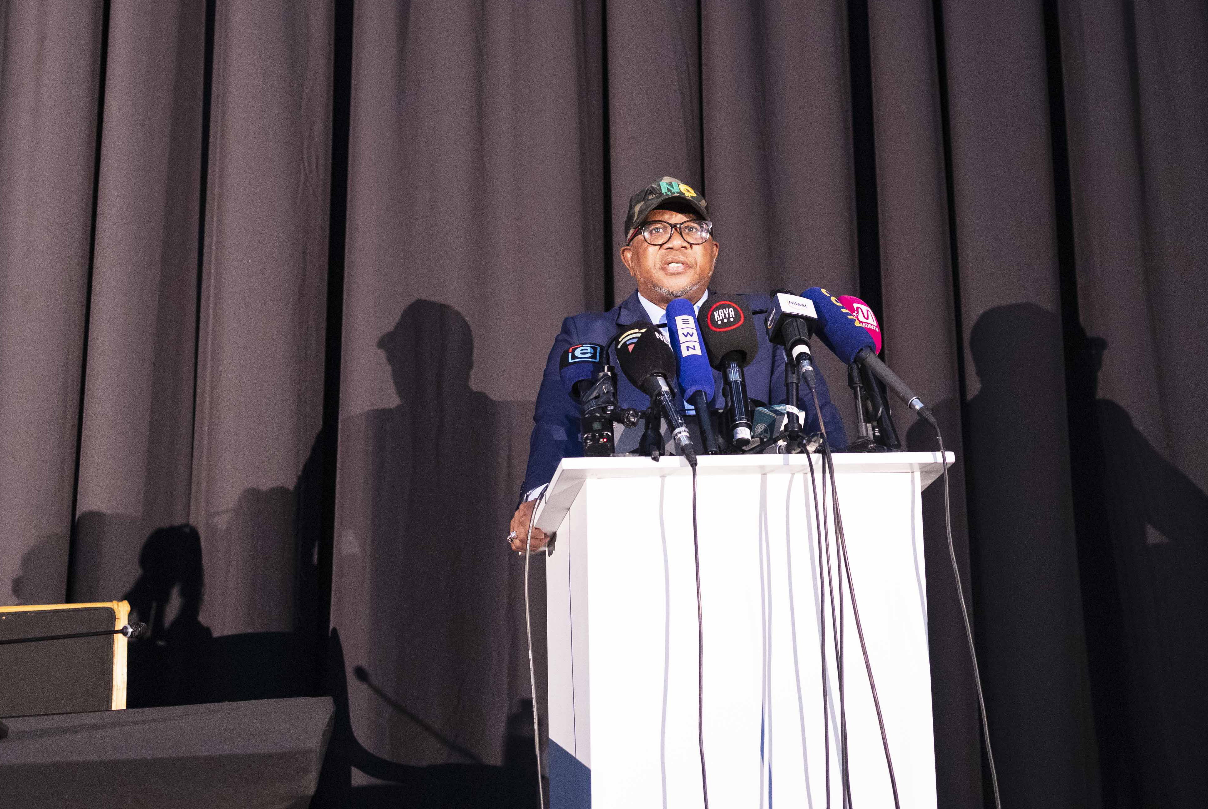 Johannesburg (South Africa), 02/06/2024.- Secretary General of the African National Congress, Fikile Mbalula addresses the media at the IEC center in Johannesburg, South Africa, 02 June 2024. This is the first statement and media briefing that the ANC have given after the un-official results have shown that the party has lost their majority and will need to form a coalition with opposition parties to stay in power. Over 27 million citizens were registered to vote in the national and provincial elections to elect a new National Assembly and state legislatures, according to the electoral commission of South Africa. South Africans do not directly vote for the president. They vote for parties that will appoint 400 representatives to the National Assembly who will then choose the president for the next five years with a simple majority of 201 votes or more. Some of the main concerns of South Africans are unemployment, unreliable electricity supply, corruption, economic issues including inflation and poverty according to an Afrobarometer pre-election survey. Those issues could mean the end of the political dominance of the African National Congress (ANC), three decades after Nelson Mandela led the party to power. (Elecciones, Sudáfrica, Johannesburgo, Roma) EFE/EPA/KIM LUDBROOK