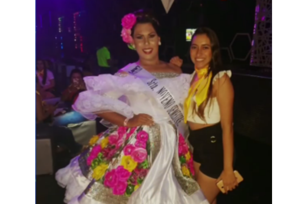 Joven transformista espera ganar reinado pese a nueva regla que se lo impide