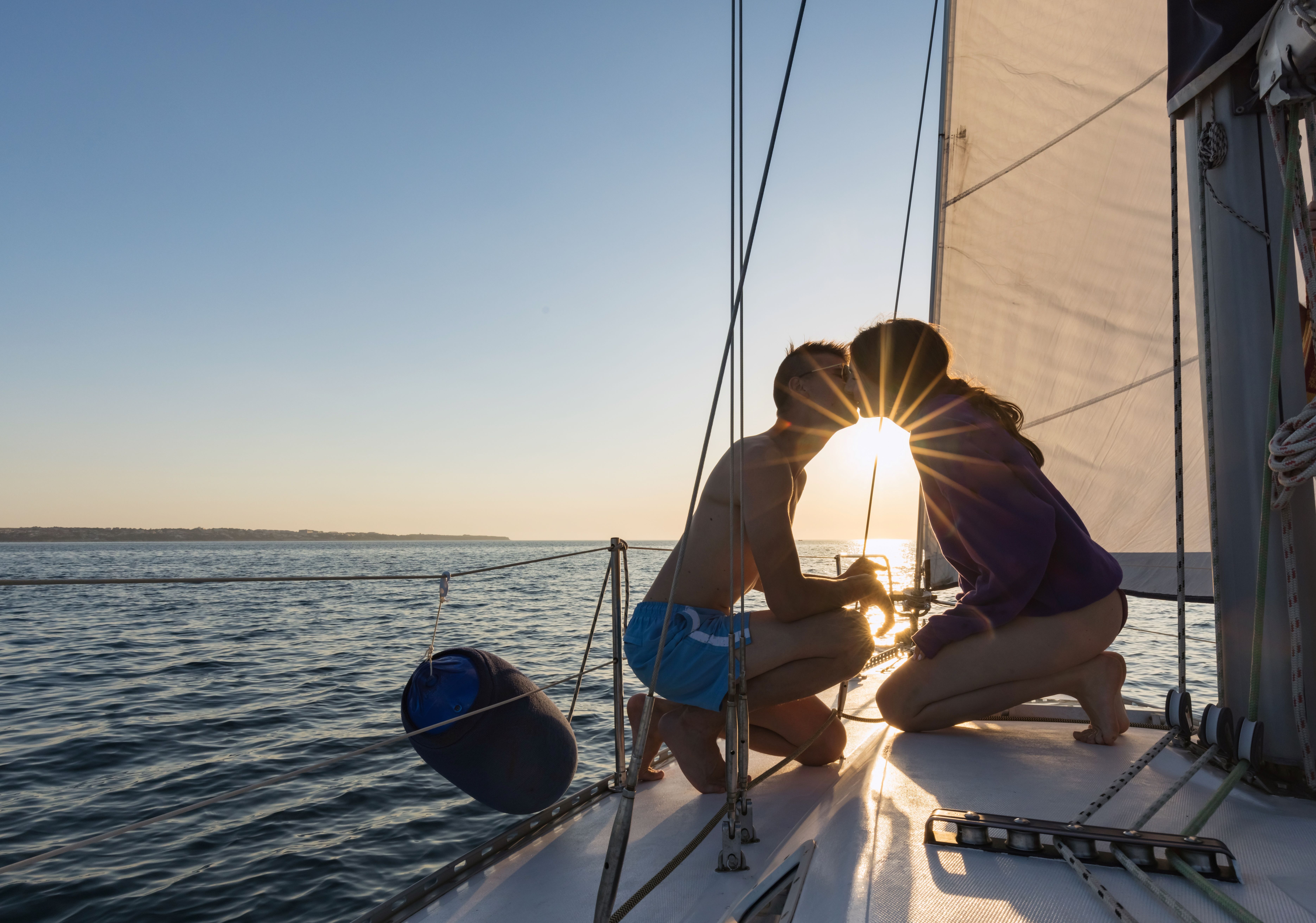 Turismo para dos, romántico, beso