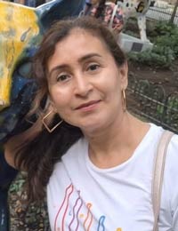 Claudia Mónica era la mayor de cuatro hermanos y fue la única mujer. Era psicóloga y vivía hace 25 años en Cali. No tuvo hijos, pero adoptó muchos animales que se convirtieron en su compañía.