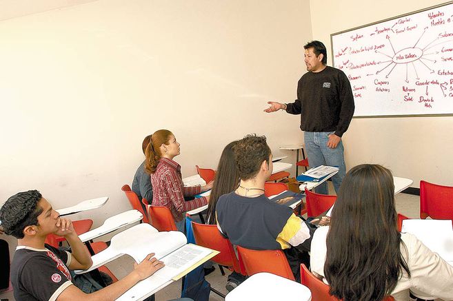 Profesores universitarios serán priorizados en el plan de vacunación